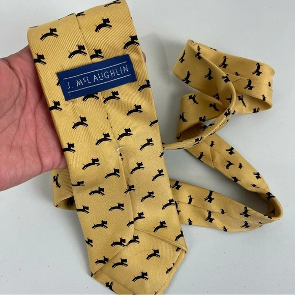 J. McLaughlin 100% Silk Yellow Dog Print Tie - Picture 3 of 5